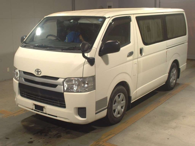 TOYOTA HIACE VAN