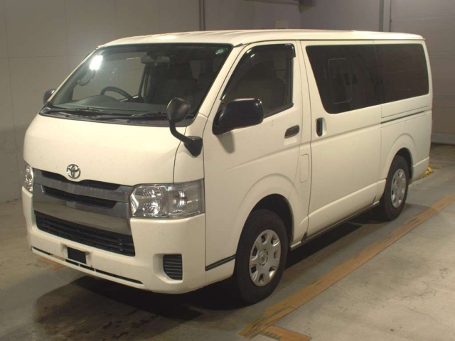 TOYOTA HIACE VAN