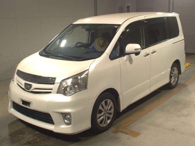 TOYOTA NOAH