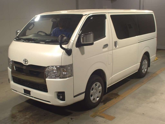 TOYOTA HIACE VAN