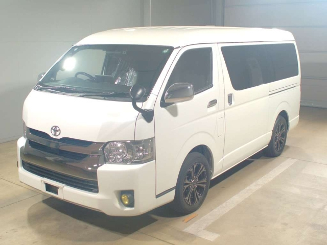 TOYOTA HIACE VAN