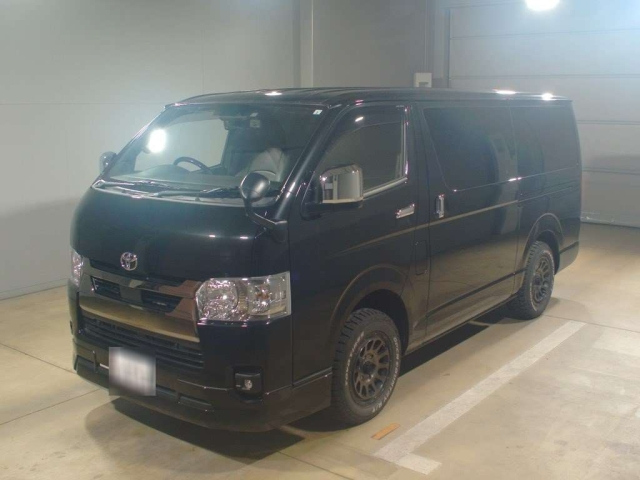 TOYOTA HIACE VAN