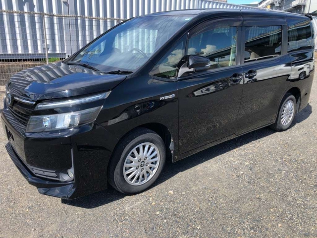 TOYOTA VOXY