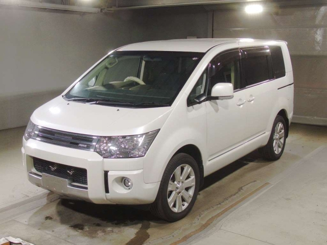 MITSUBISHI DELICA D5