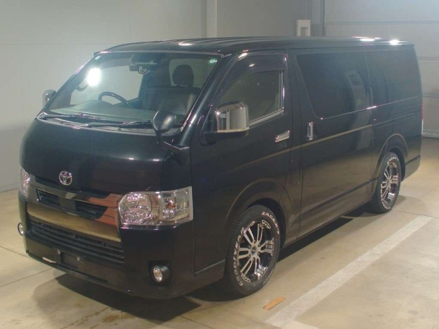 TOYOTA HIACE VAN