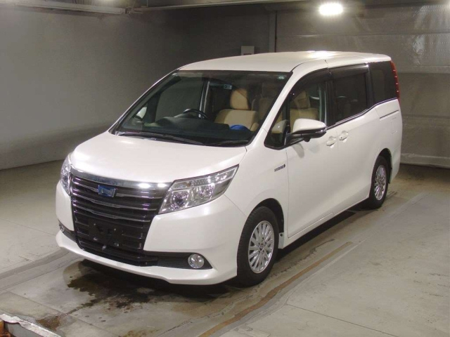 TOYOTA NOAH