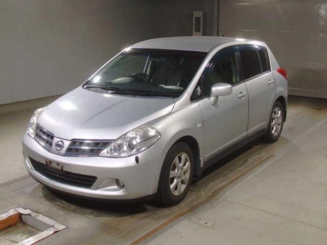 NISSAN TIIDA