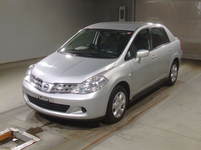 NISSAN TIIDA LATIO