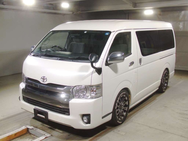TOYOTA HIACE