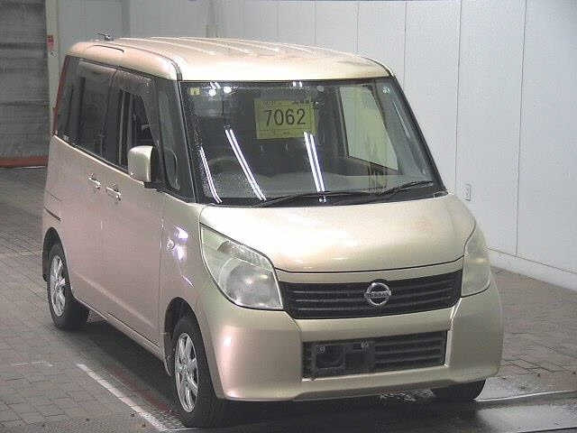 NISSAN ROOX