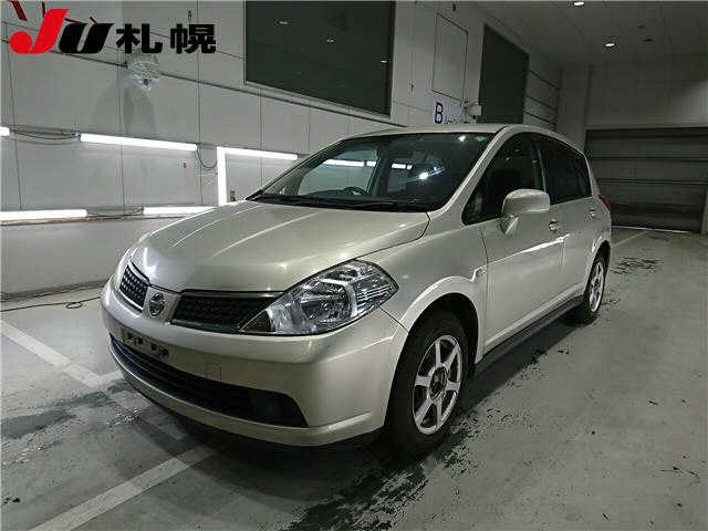 NISSAN TIIDA