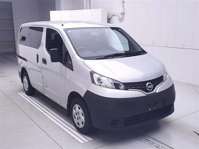 NISSAN NV200