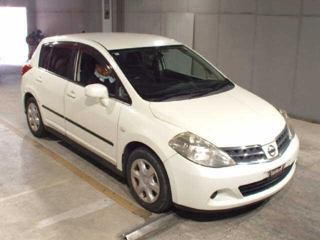 NISSAN TIIDA