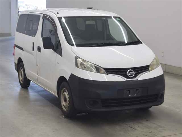 NISSAN NV200