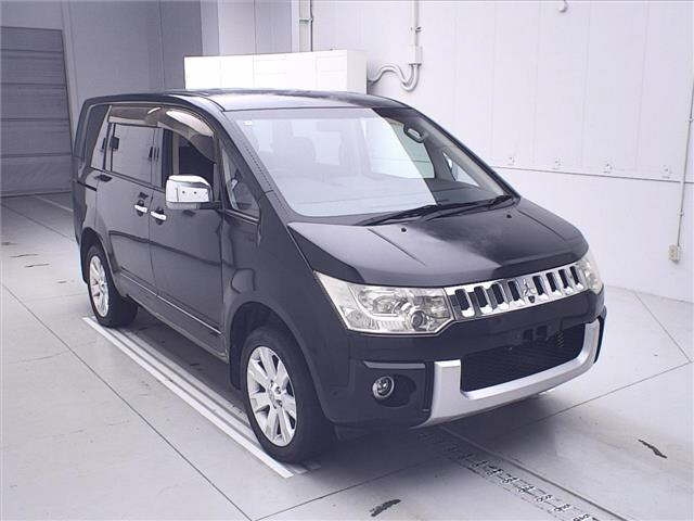 MITSUBISHI DELICA D5