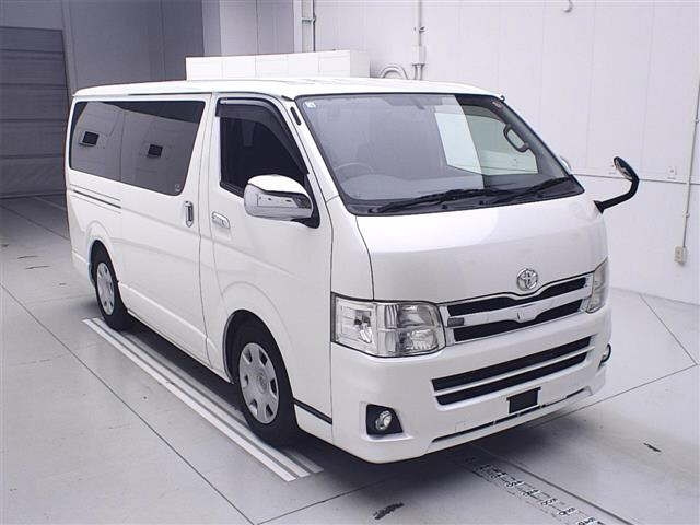 TOYOTA HIACE VAN