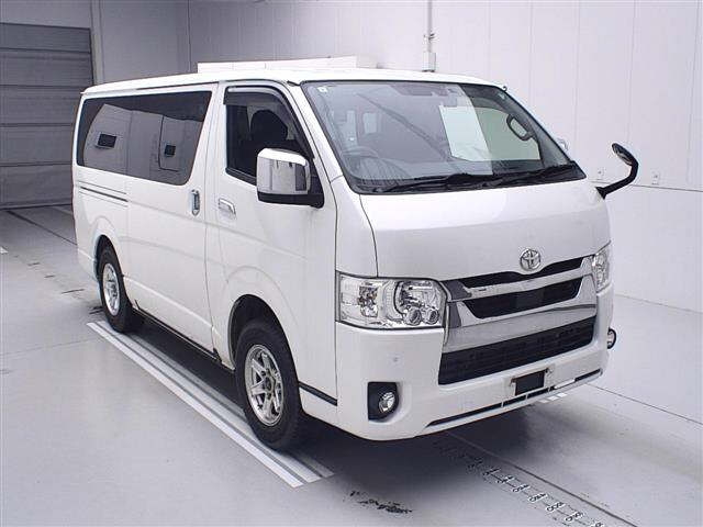 TOYOTA HIACE VAN