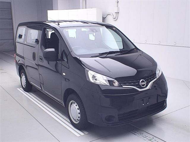 NISSAN NV200