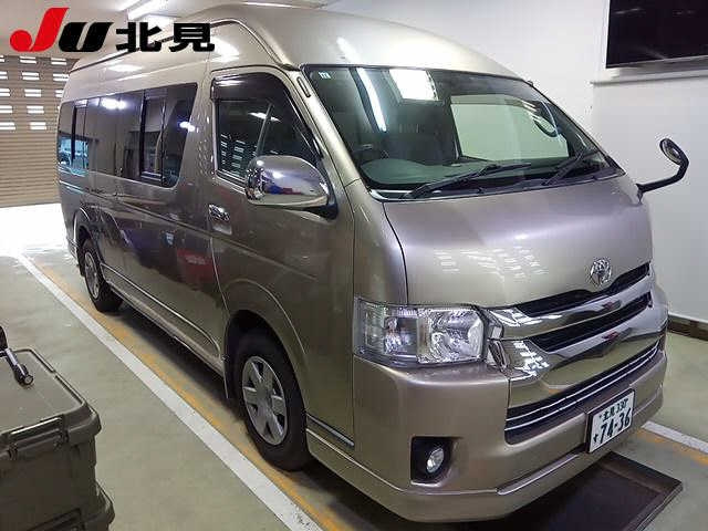 TOYOTA HIACE