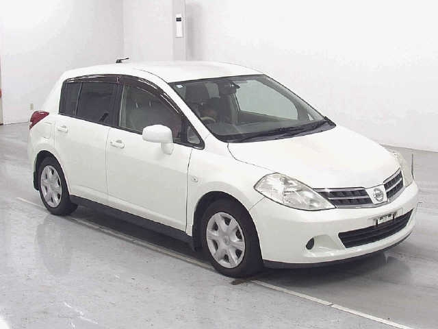 NISSAN TIIDA