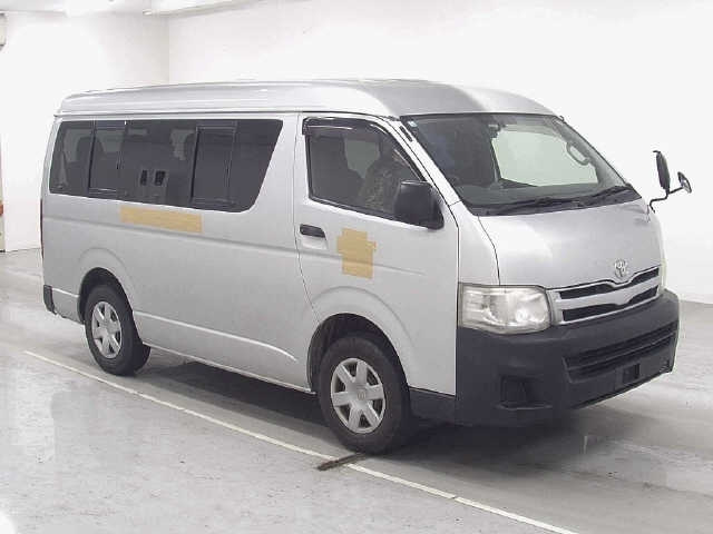 TOYOTA HIACE