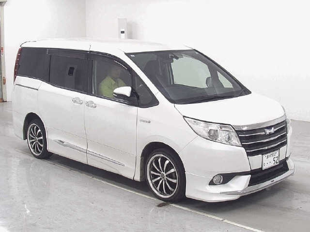 TOYOTA NOAH