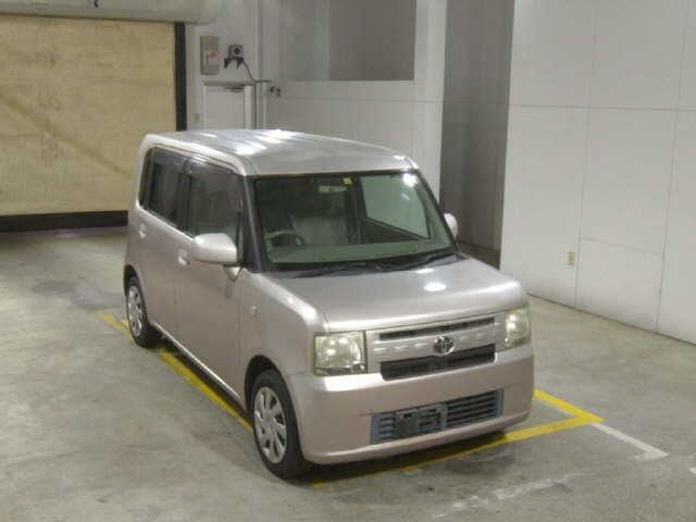 TOYOTA PIXIS SPACE