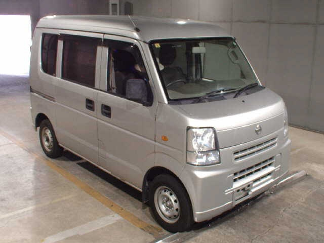 NISSAN CLIPPER VAN
