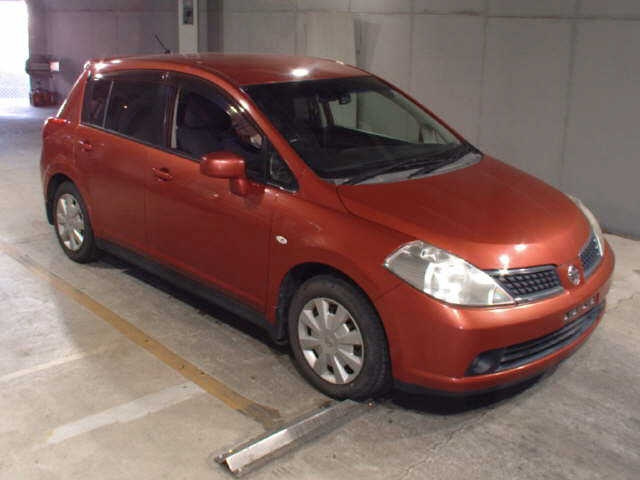 NISSAN TIIDA