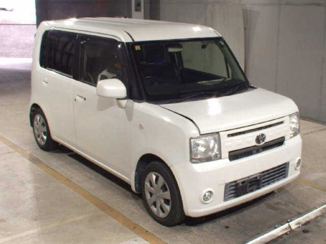 TOYOTA PIXIS SPACE