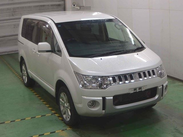 MITSUBISHI DELICA D5