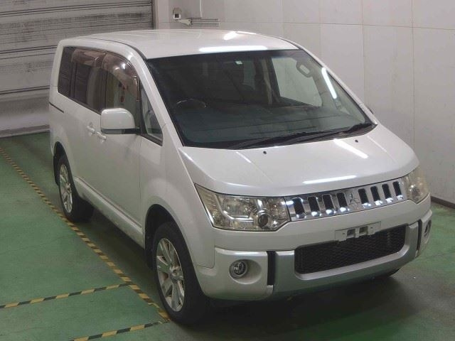MITSUBISHI DELICA D5