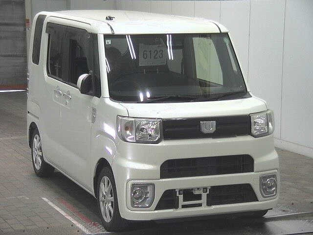DAIHATSU WAKE