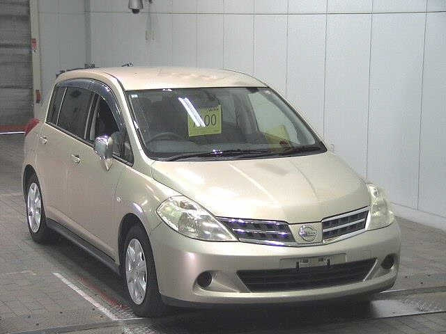 NISSAN TIIDA