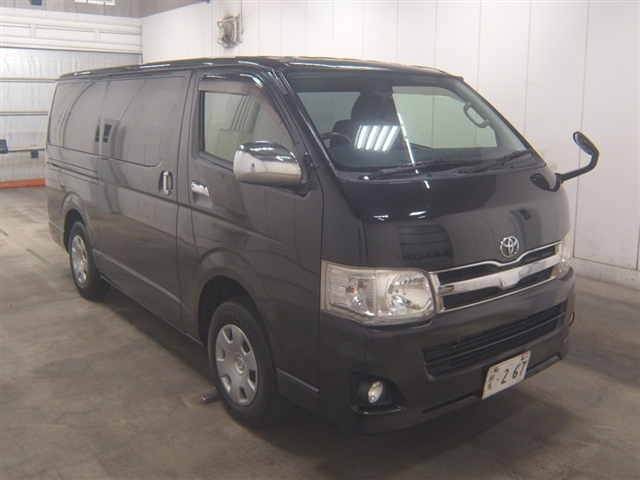 TOYOTA HIACE VAN