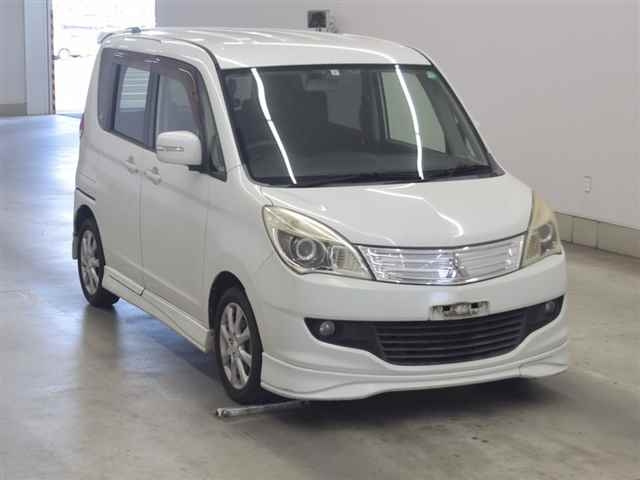 MITSUBISHI DELICA D2