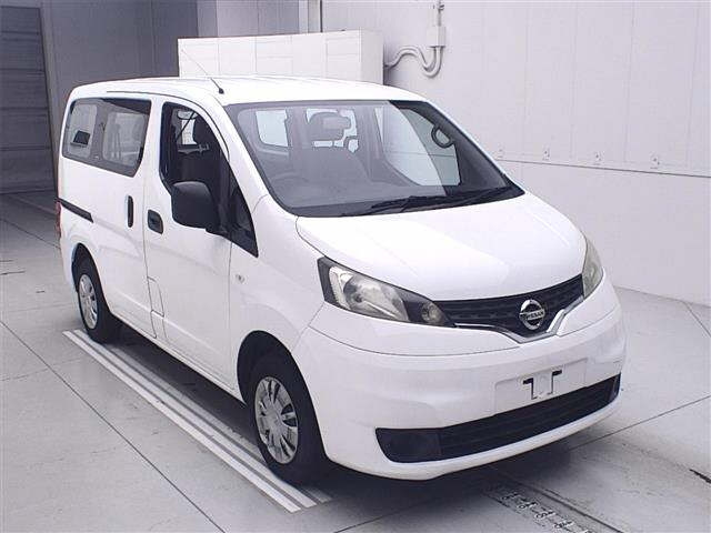 NISSAN NV200