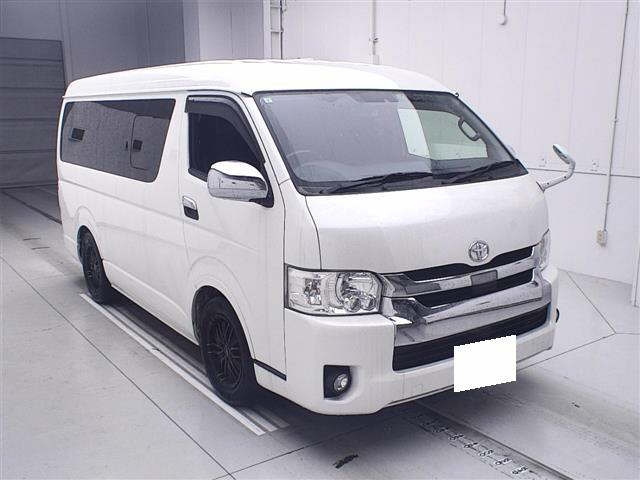 TOYOTA HIACE