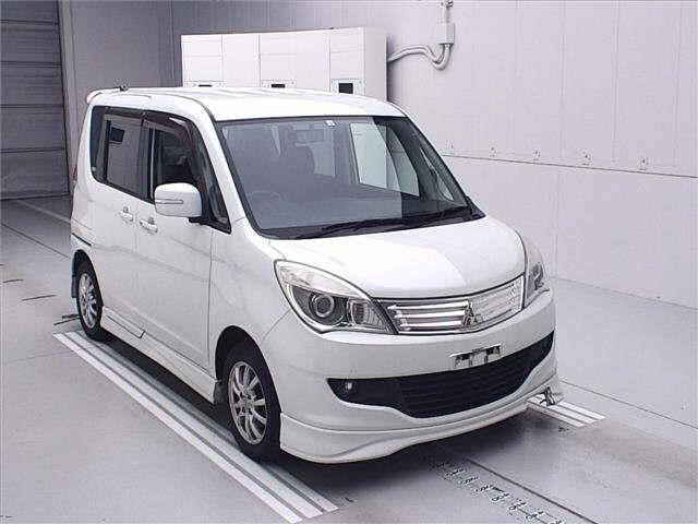 MITSUBISHI DELICA D2