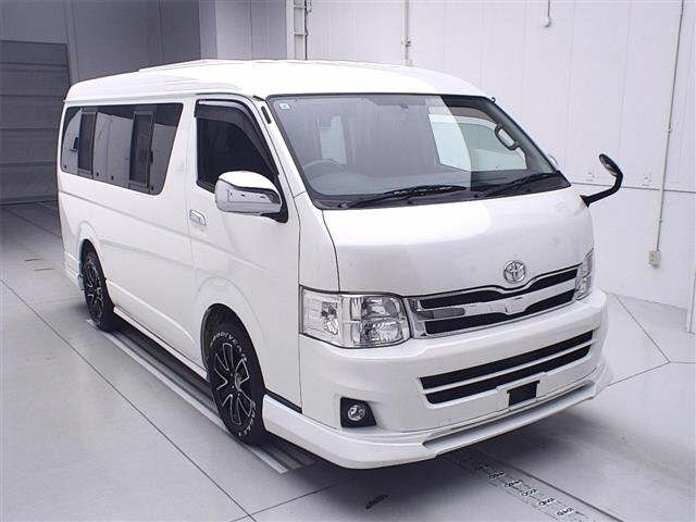 TOYOTA HIACE