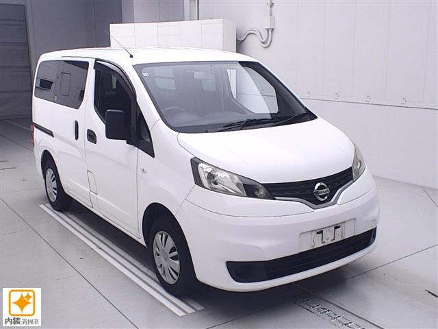 NISSAN NV200