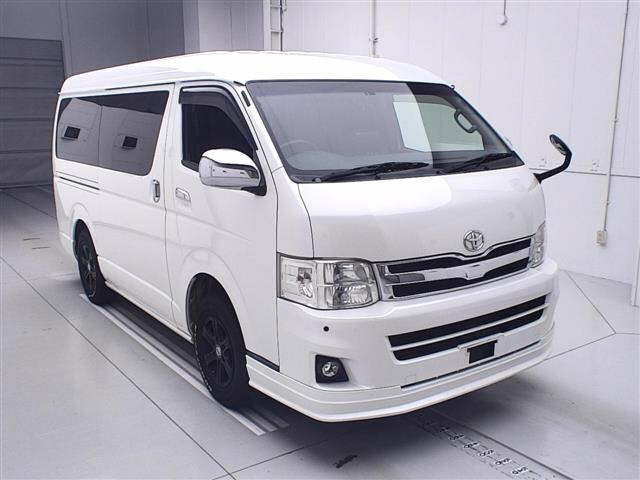 TOYOTA HIACE VAN