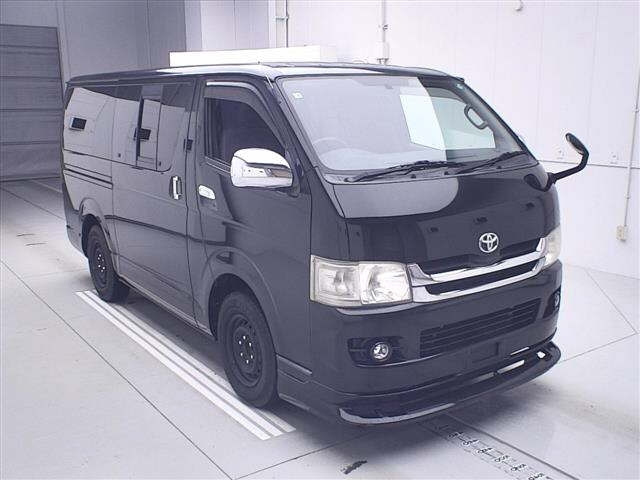 TOYOTA HIACE VAN
