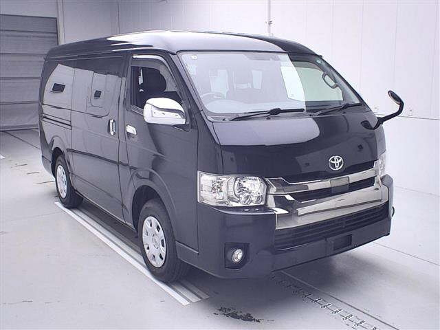 TOYOTA HIACE VAN
