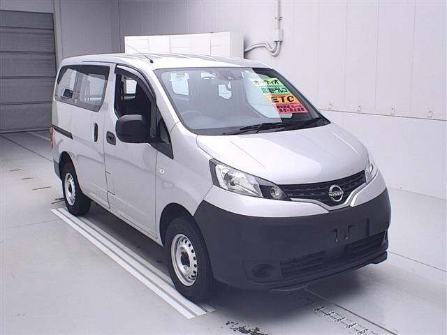 NISSAN NV200