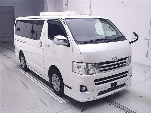 TOYOTA HIACE VAN