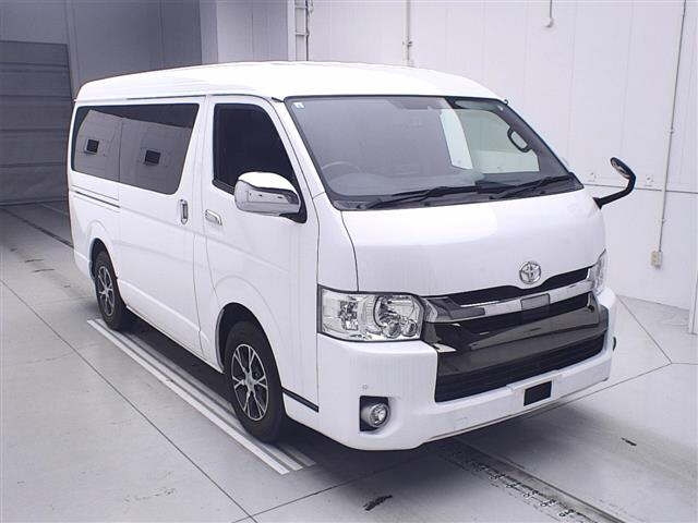 TOYOTA HIACE VAN