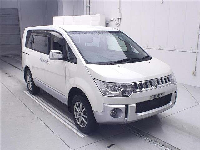 MITSUBISHI DELICA D5
