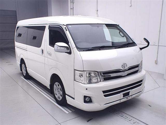 TOYOTA HIACE VAN