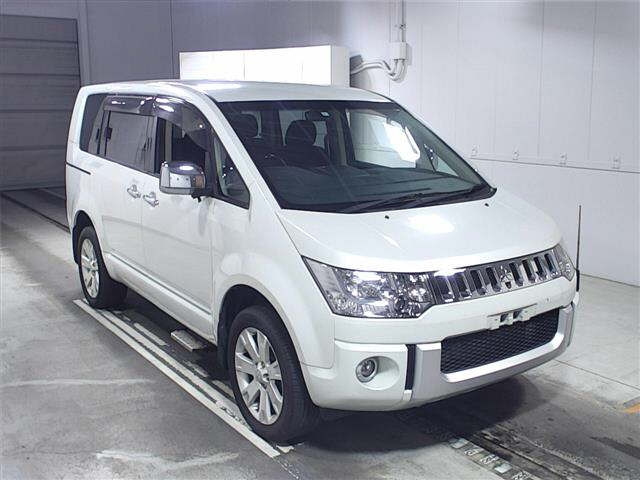 MITSUBISHI DELICA D5
